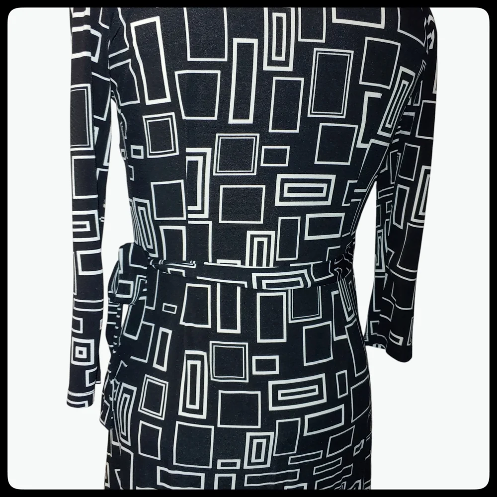 London Times Black and White Geometric Wrap Dress - Picture 3 of 5